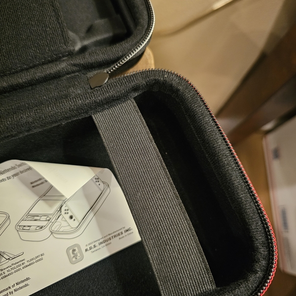 Nintendo Switch Game Traveler Deluxe Travel Case - Picture 3 of 11